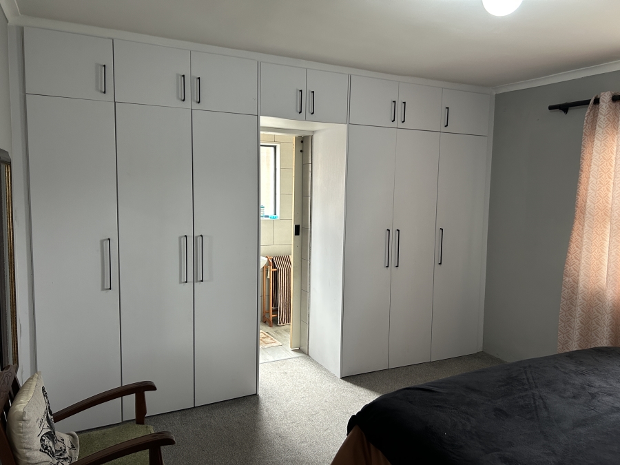 4 Bedroom Property for Sale in Kingston Western Cape